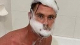 Hemsworths cheeky nude bath pic